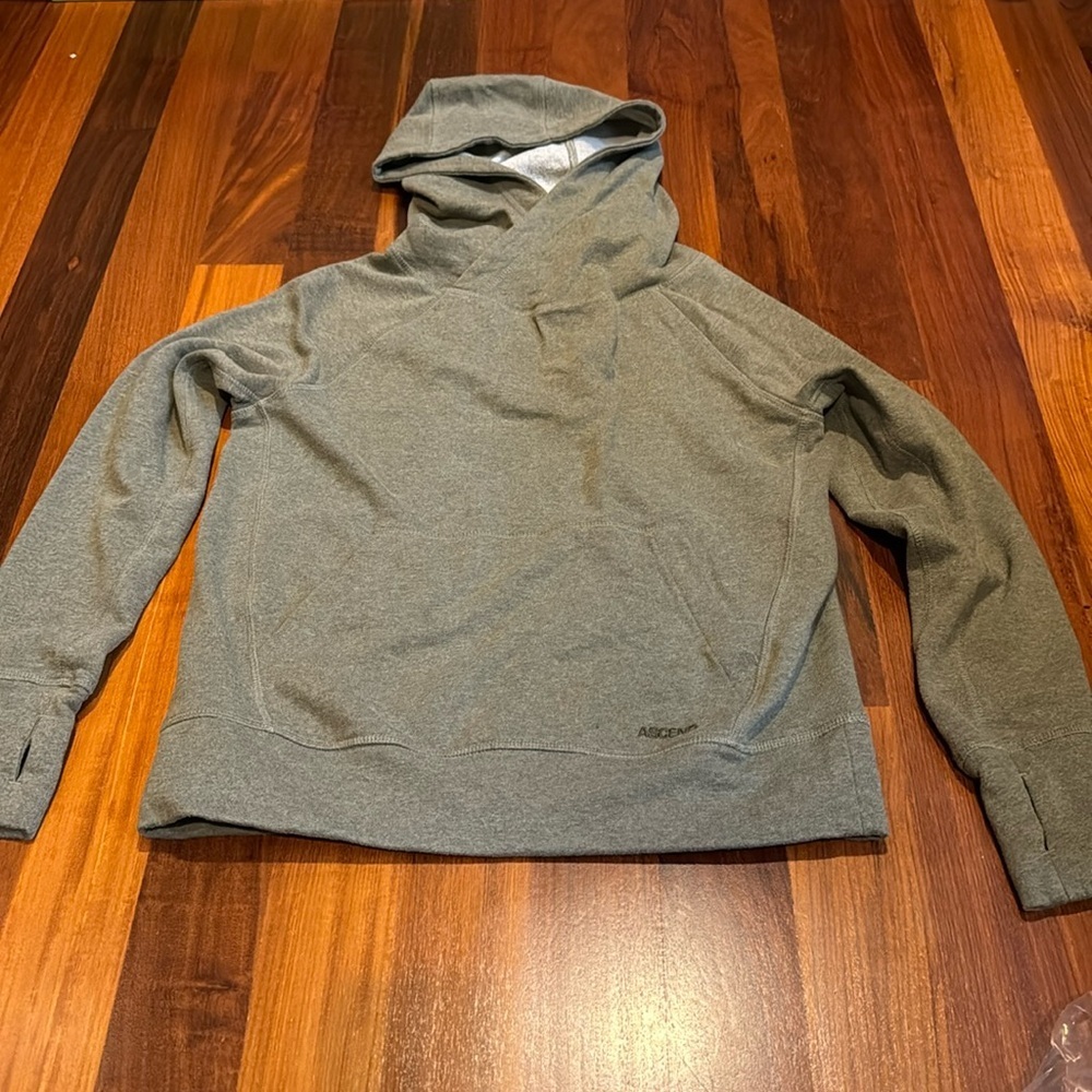 Ascend Woman's Sweatshirt XS - with Sleeve Thumb Holes